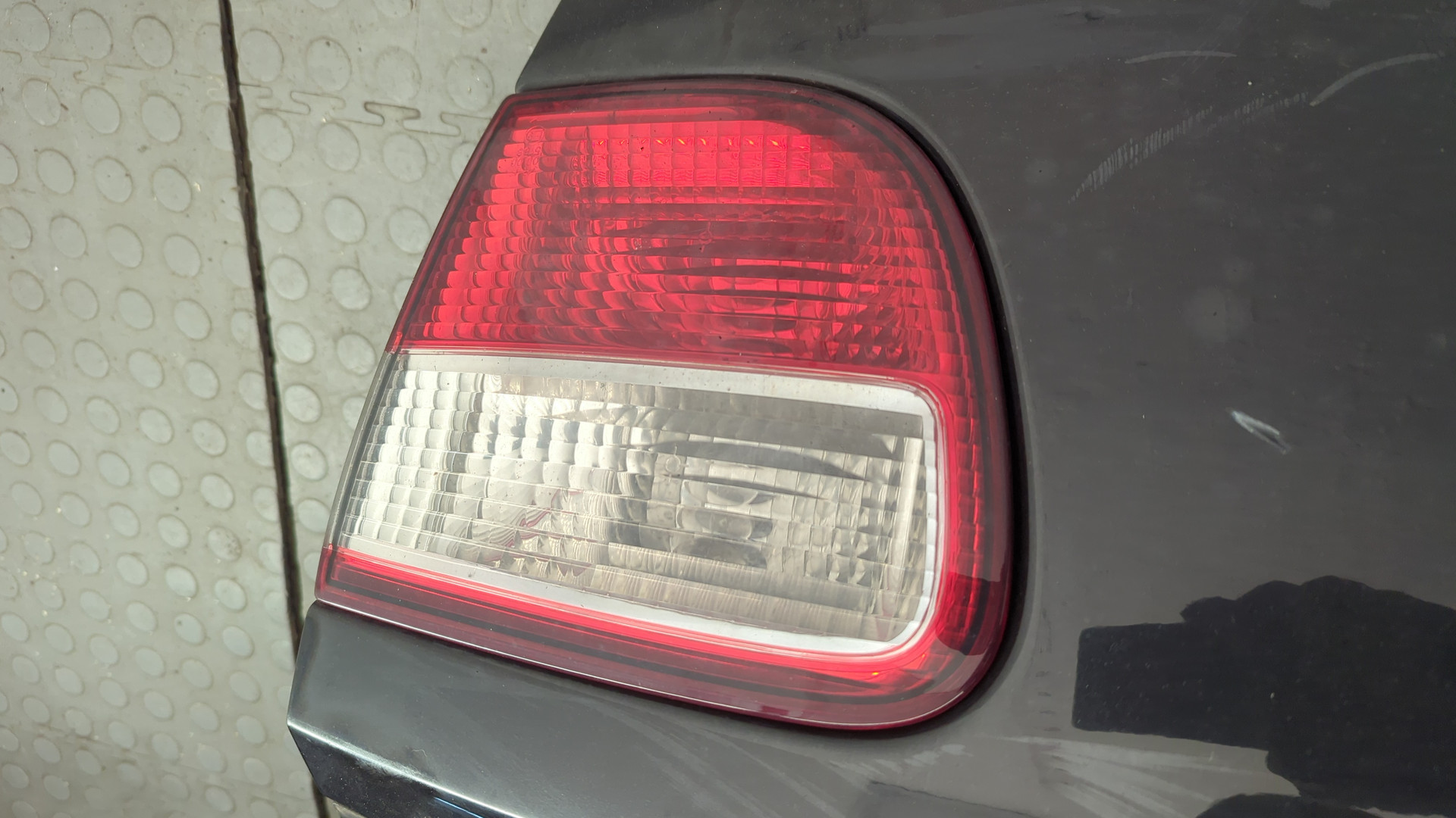 Дверь багажника