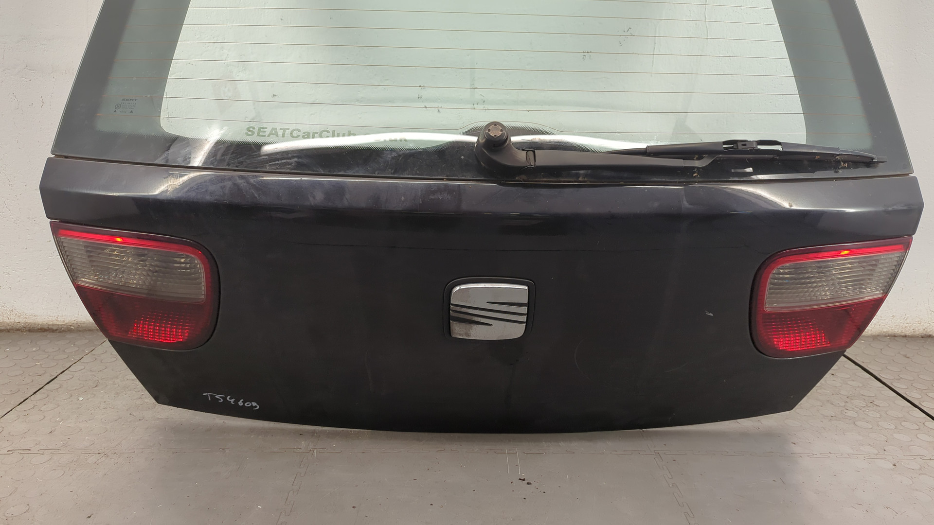 Дверь багажника