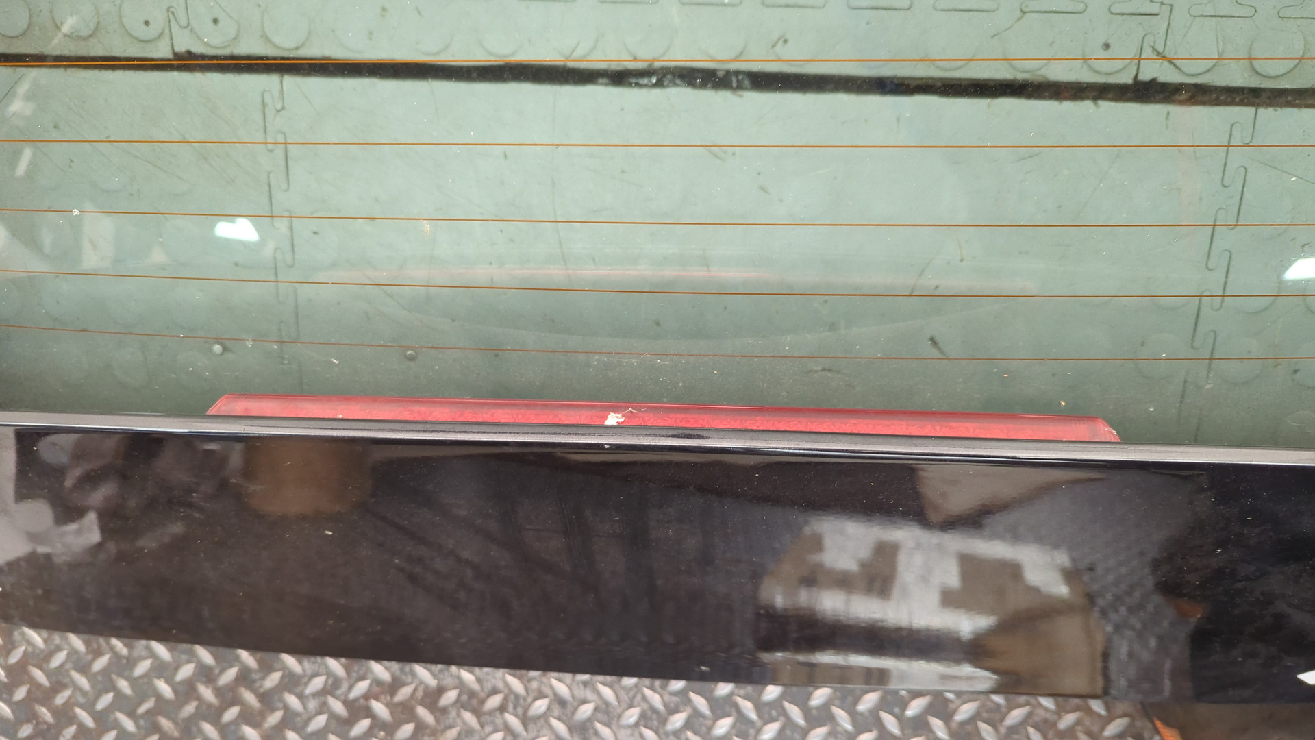 Дверь багажника