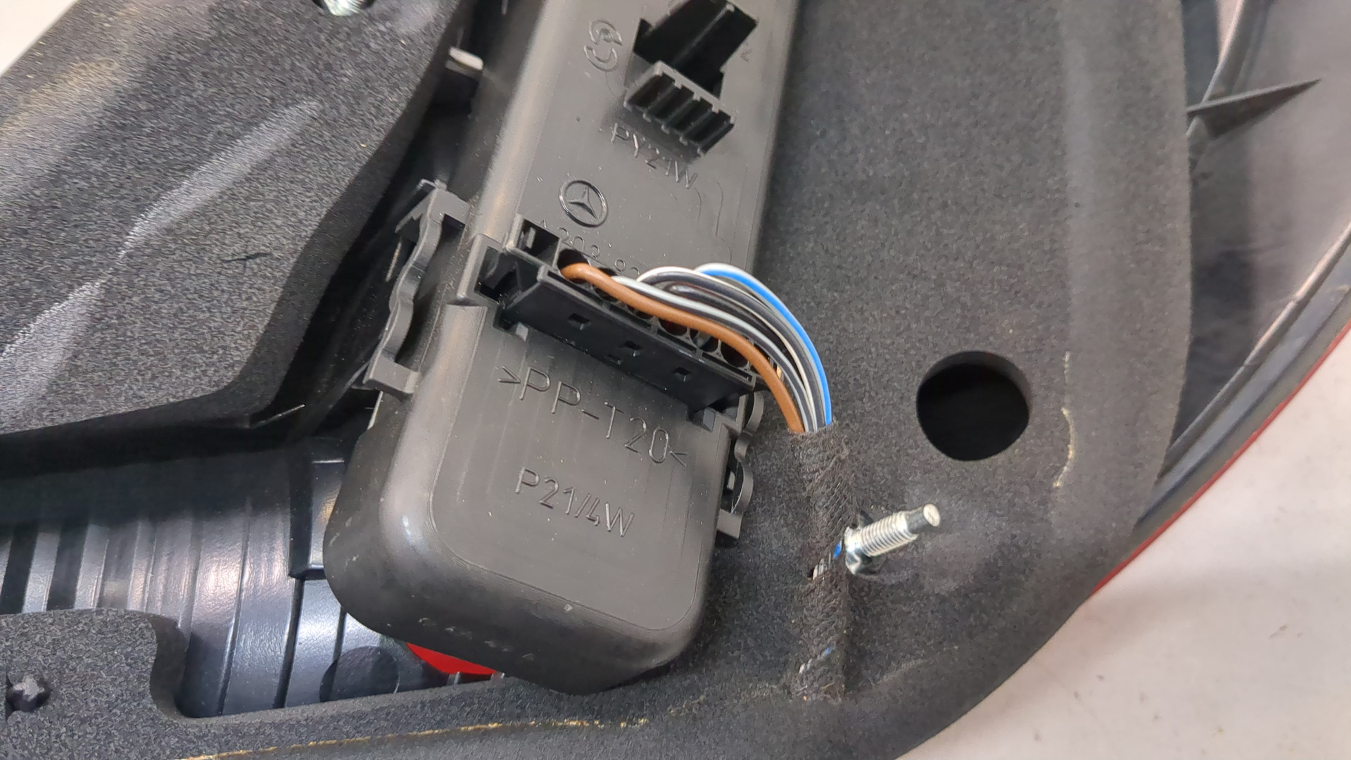 Фонарь задний левый