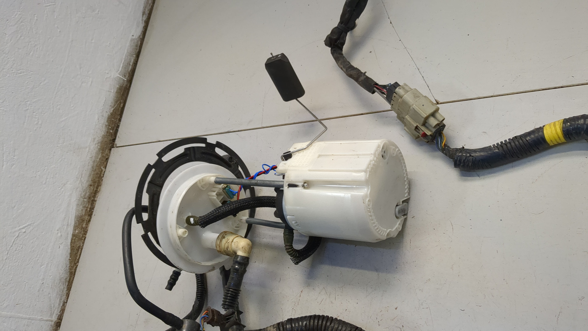 Насос топливный электрический