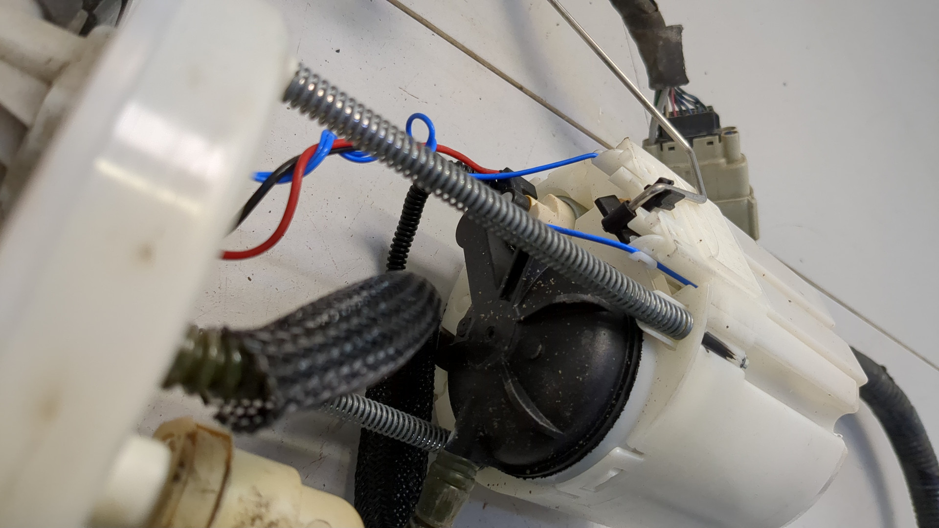 Насос топливный электрический