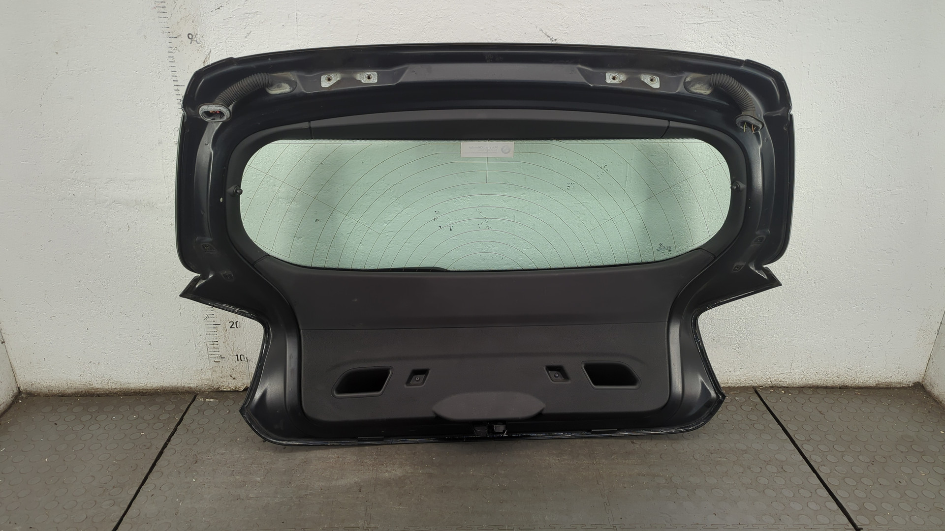 Дверь багажника