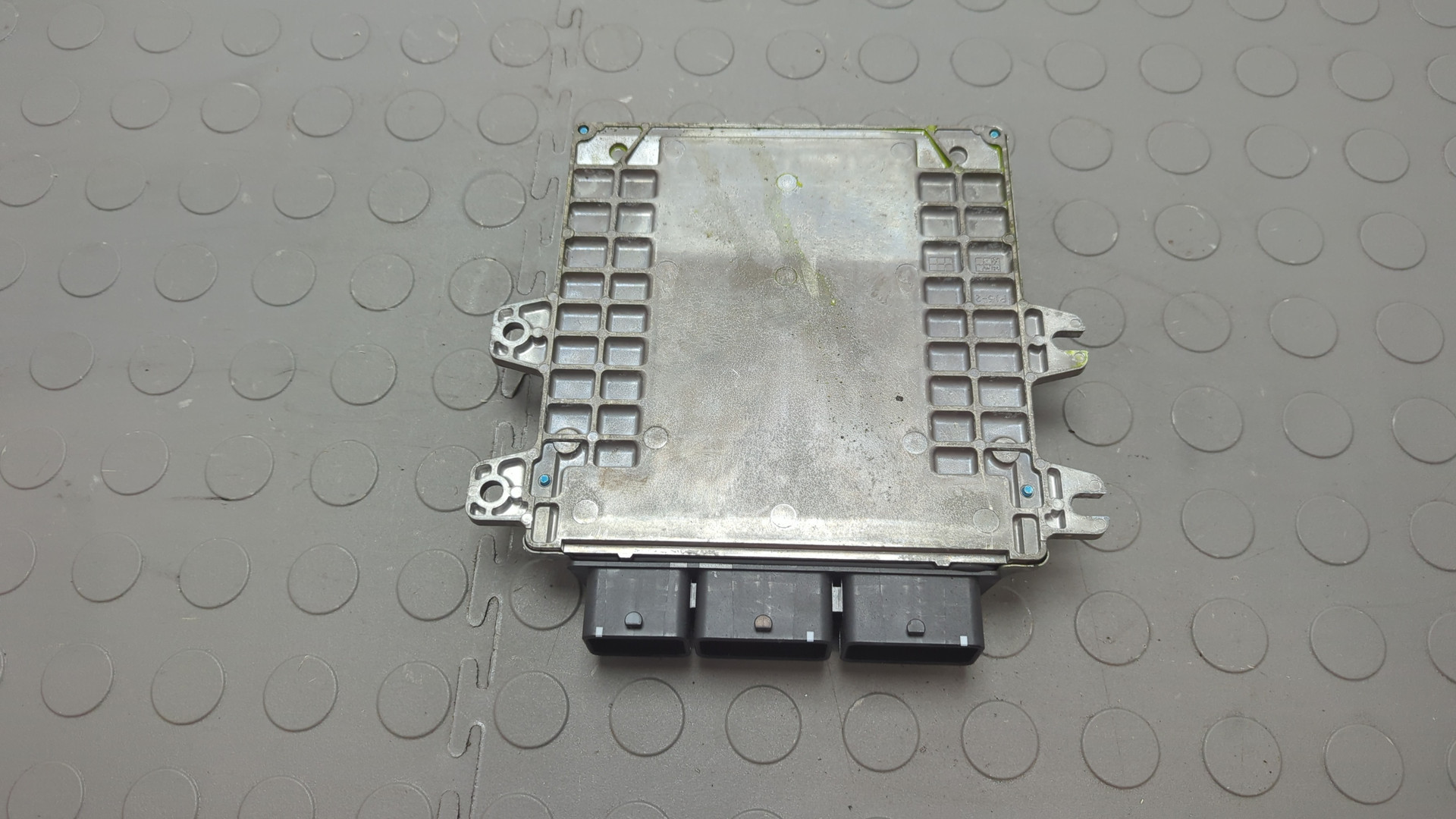 Блок управления двигателем