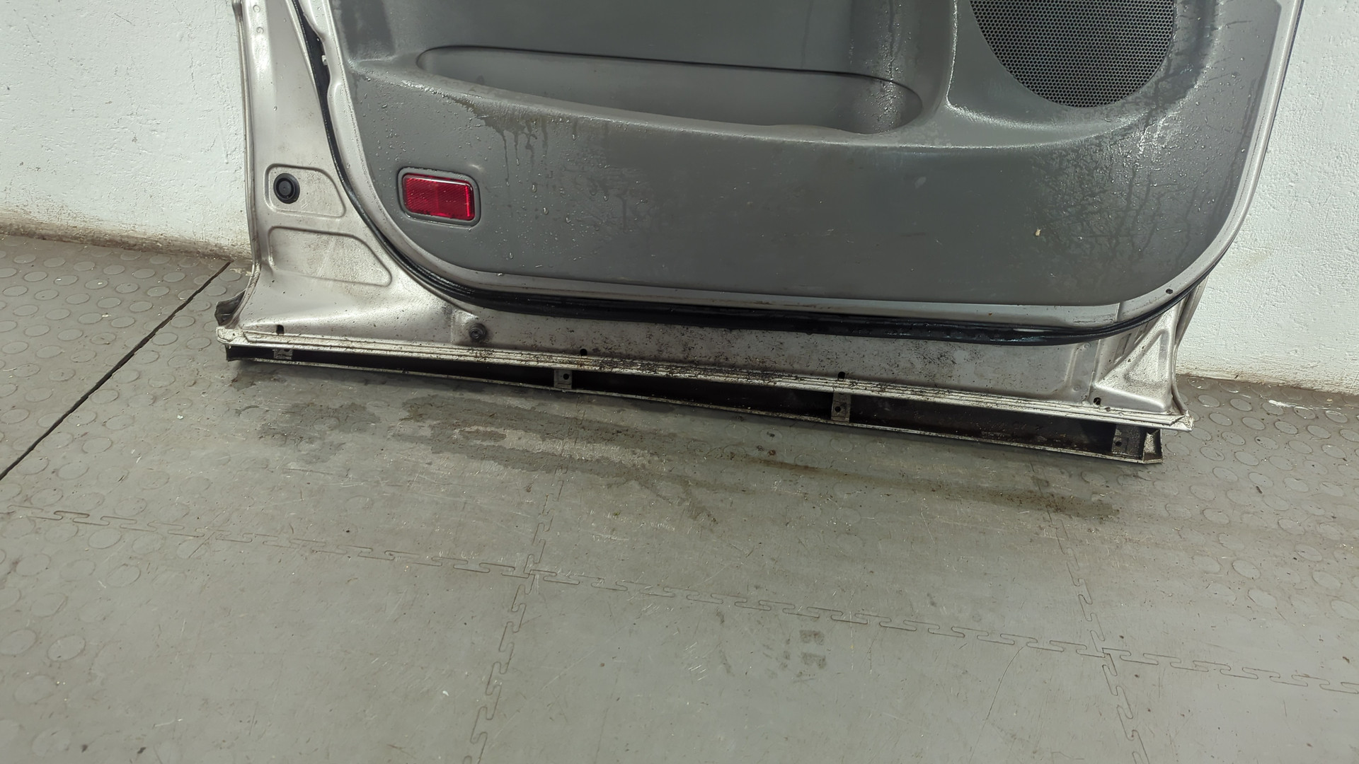 Дверь передняя левая