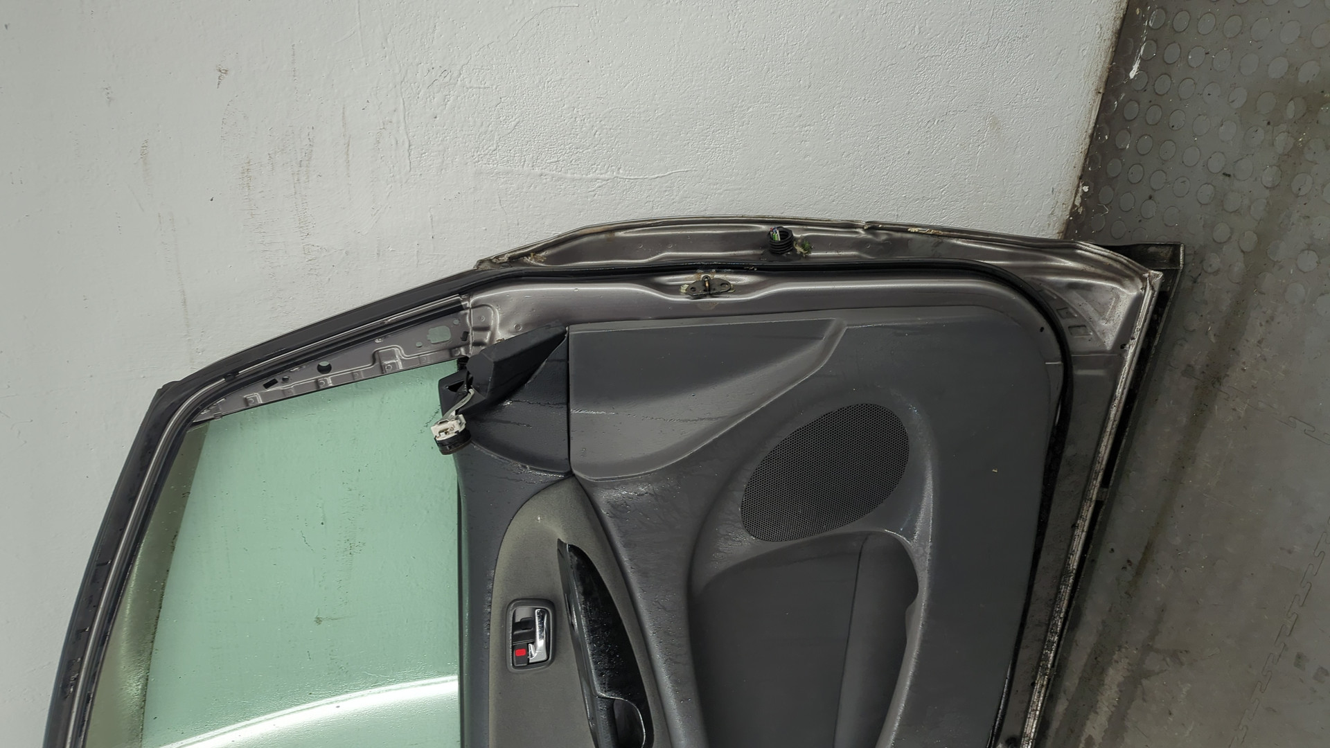 Дверь передняя левая