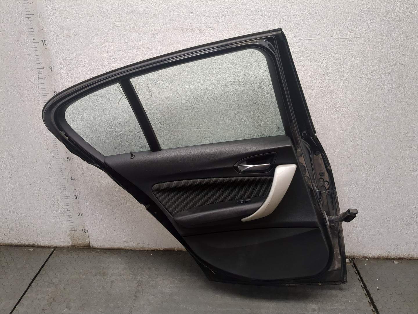 Дверь задняя левая