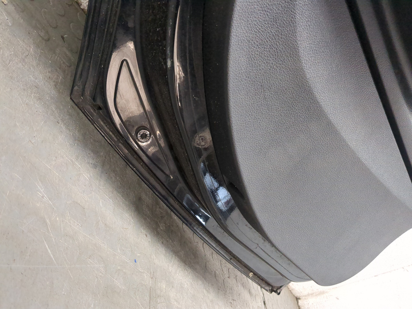 Дверь задняя левая