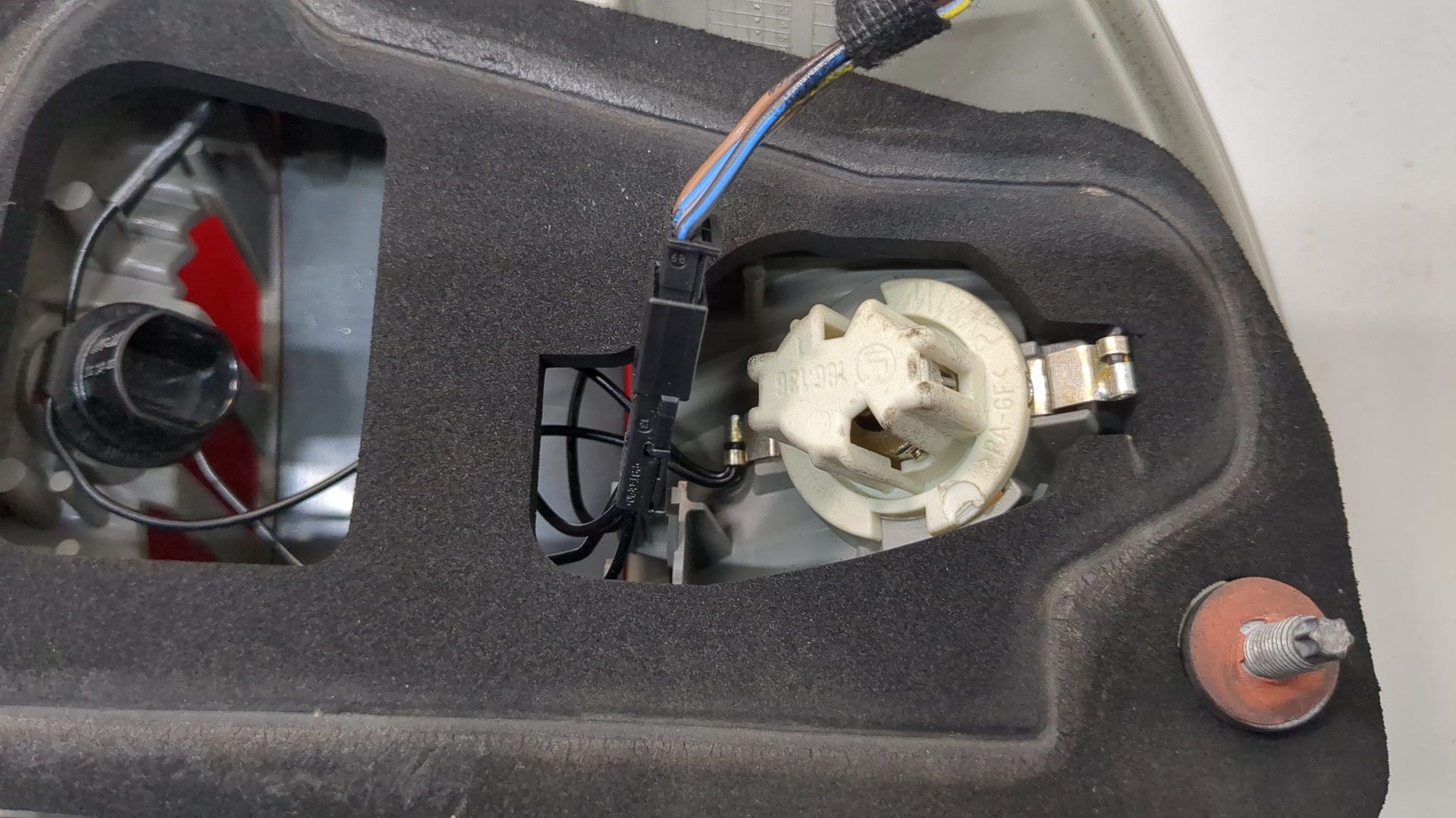 Фонарь задний правый