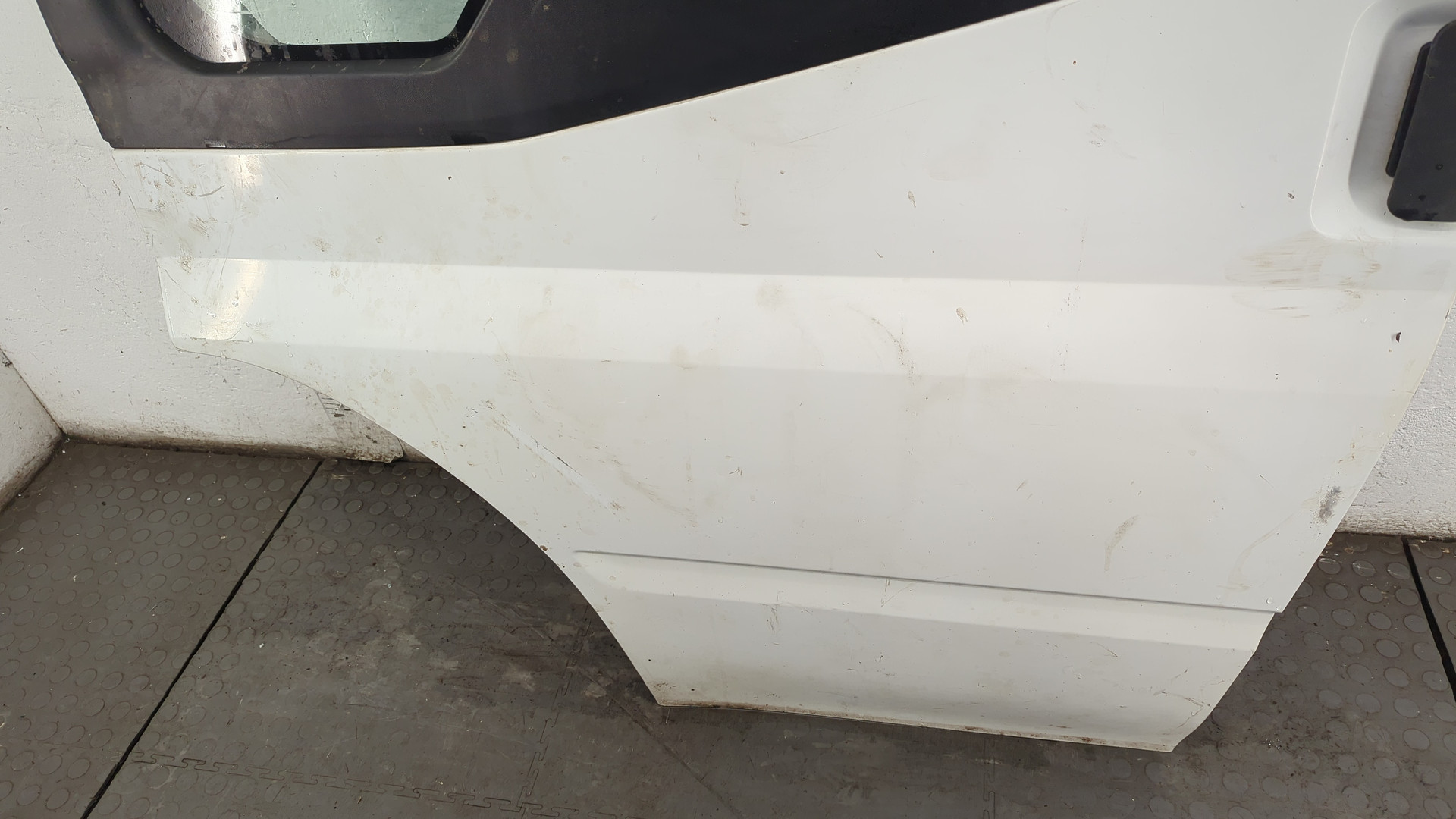 Дверь передняя левая