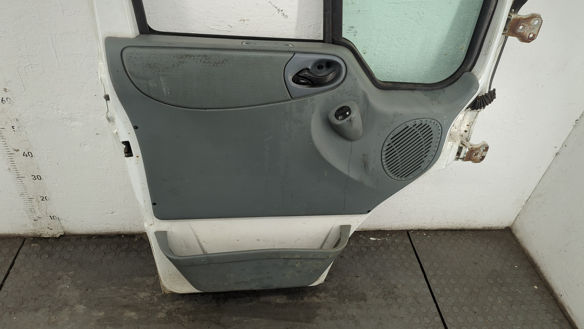 Дверь передняя левая