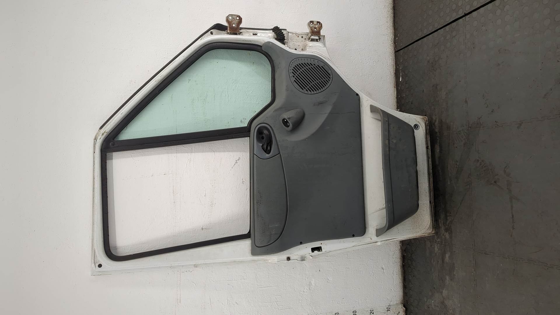 Дверь передняя левая