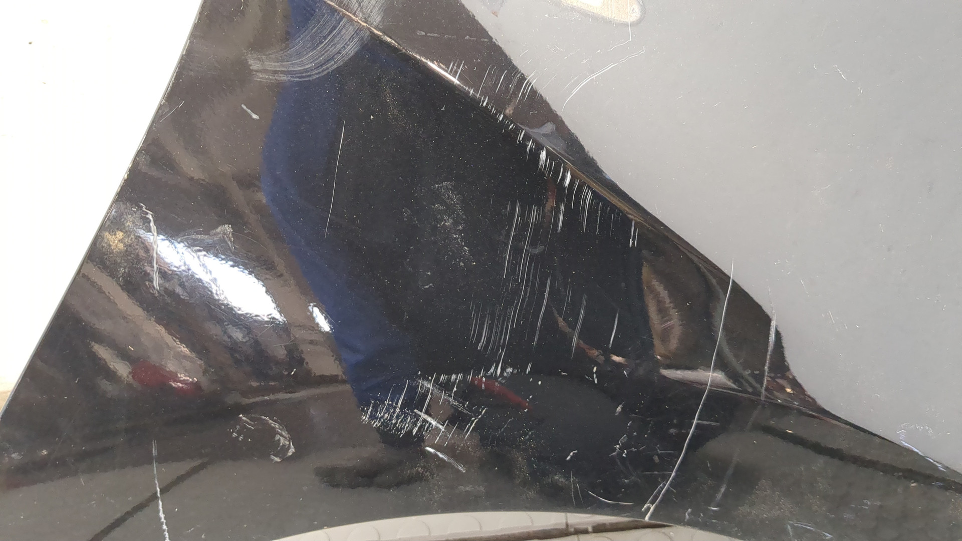 Крыло переднее правое