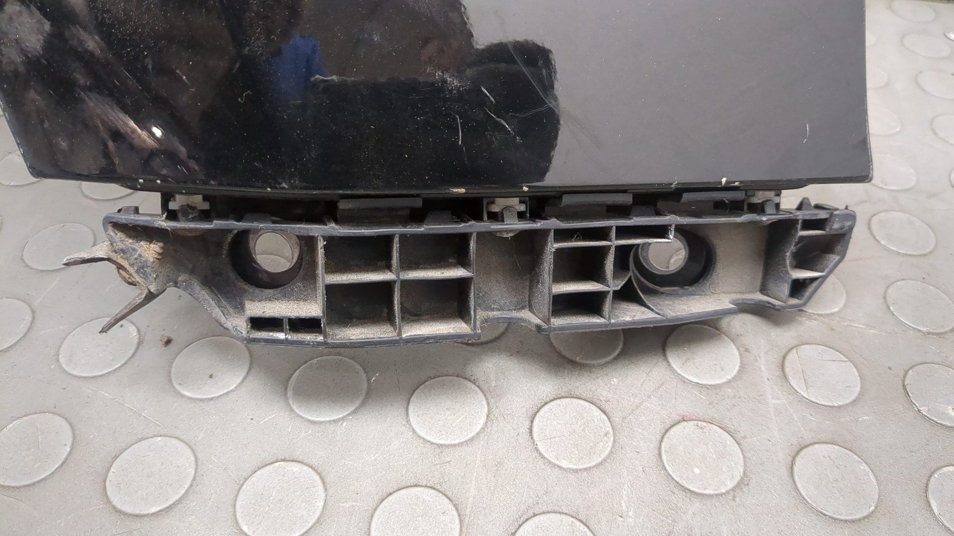 Крыло переднее правое