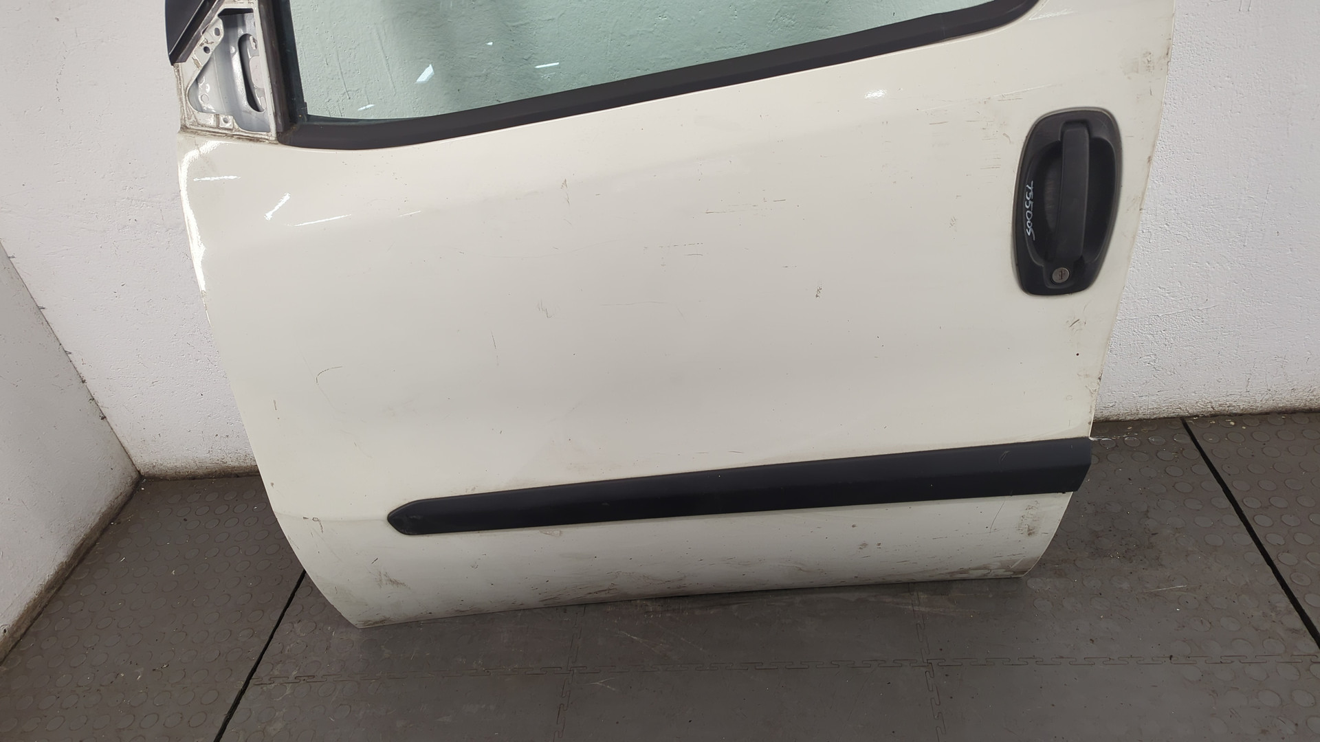 Дверь передняя левая