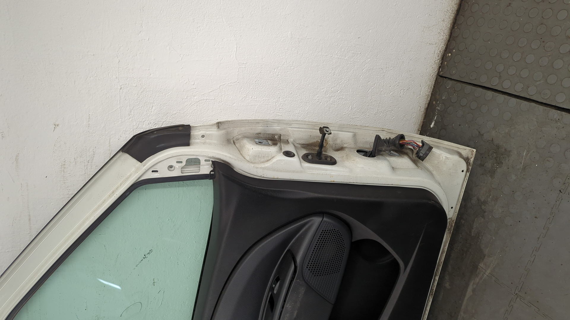 Дверь передняя левая