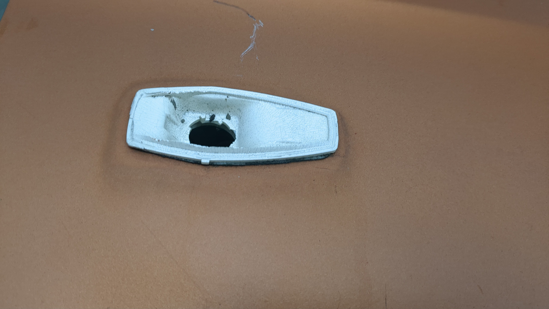 Крыло переднее правое