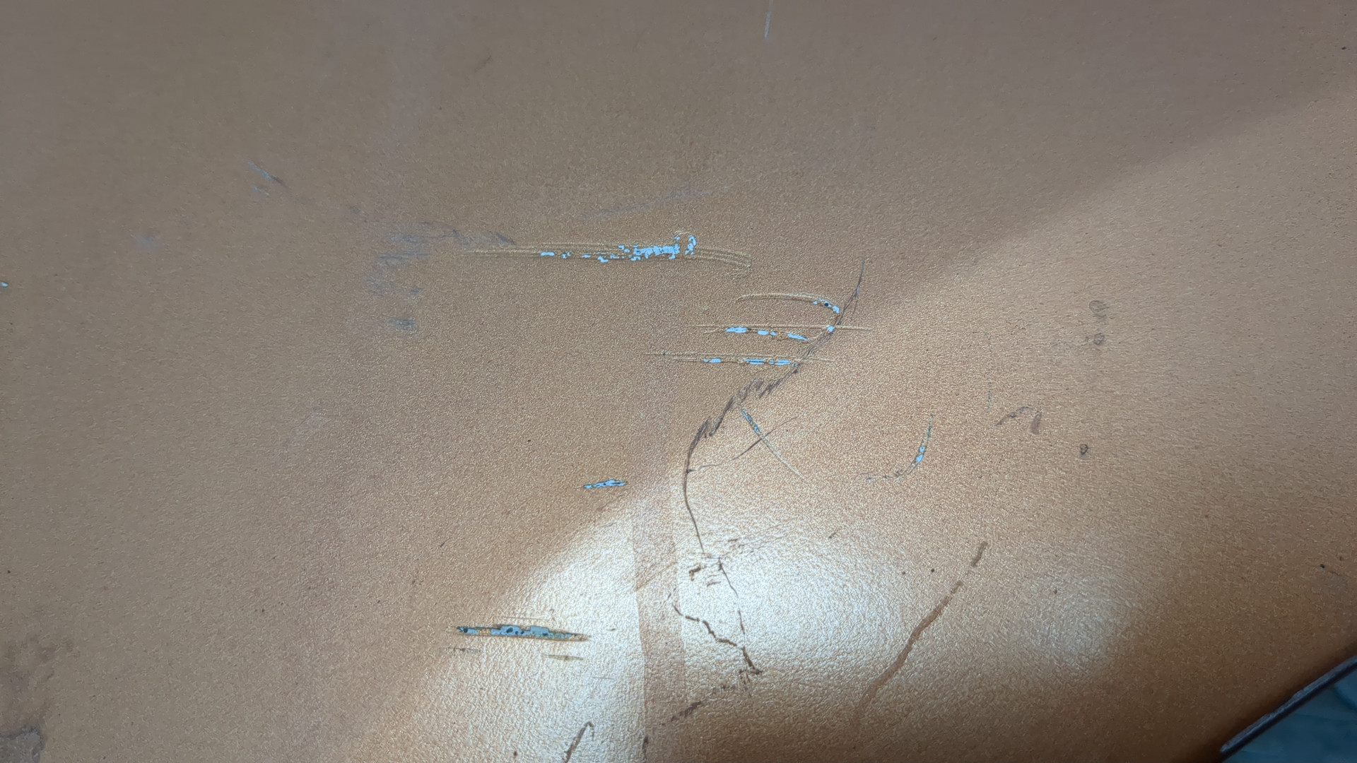 Крыло переднее правое