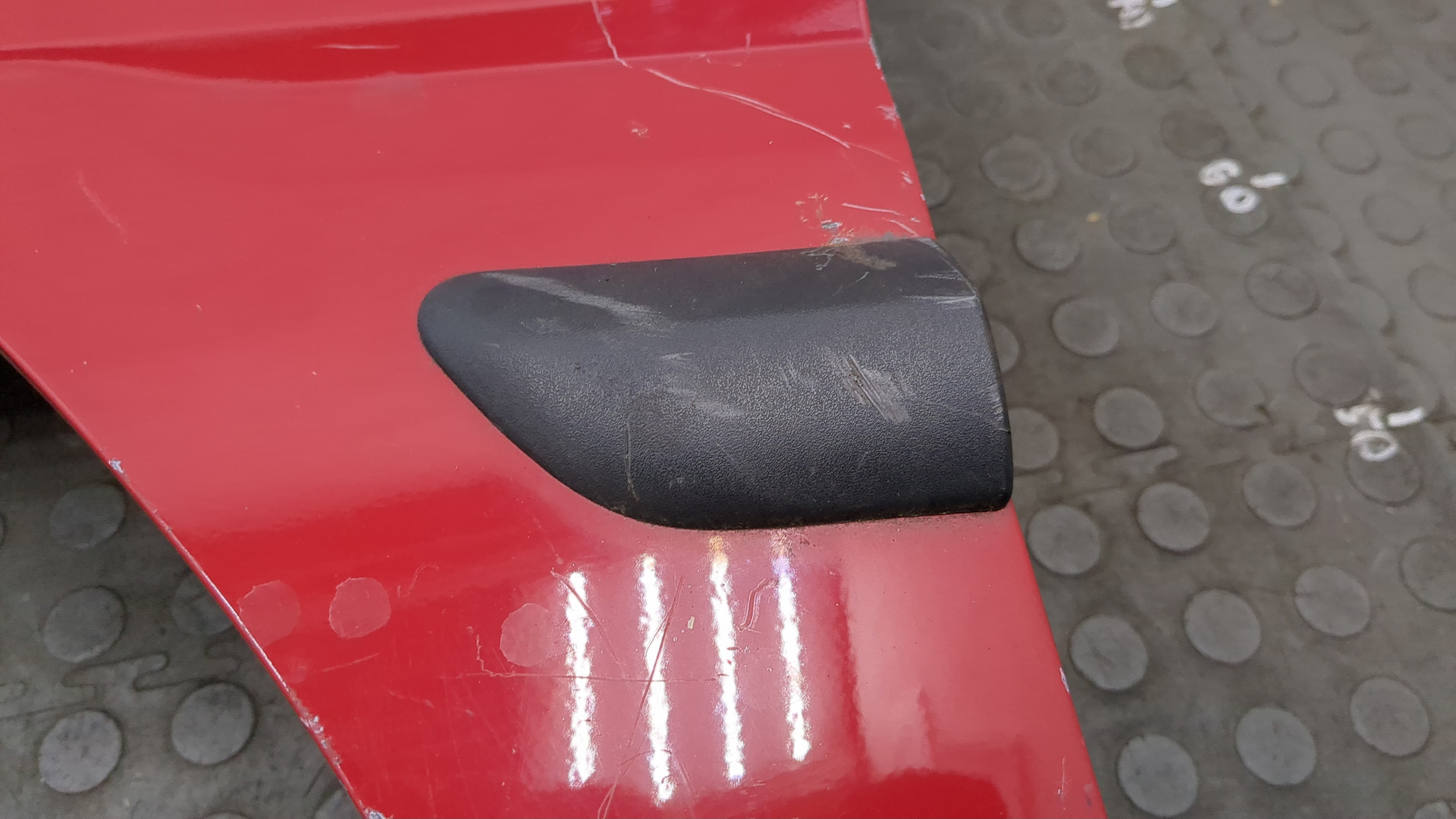 Крыло переднее левое