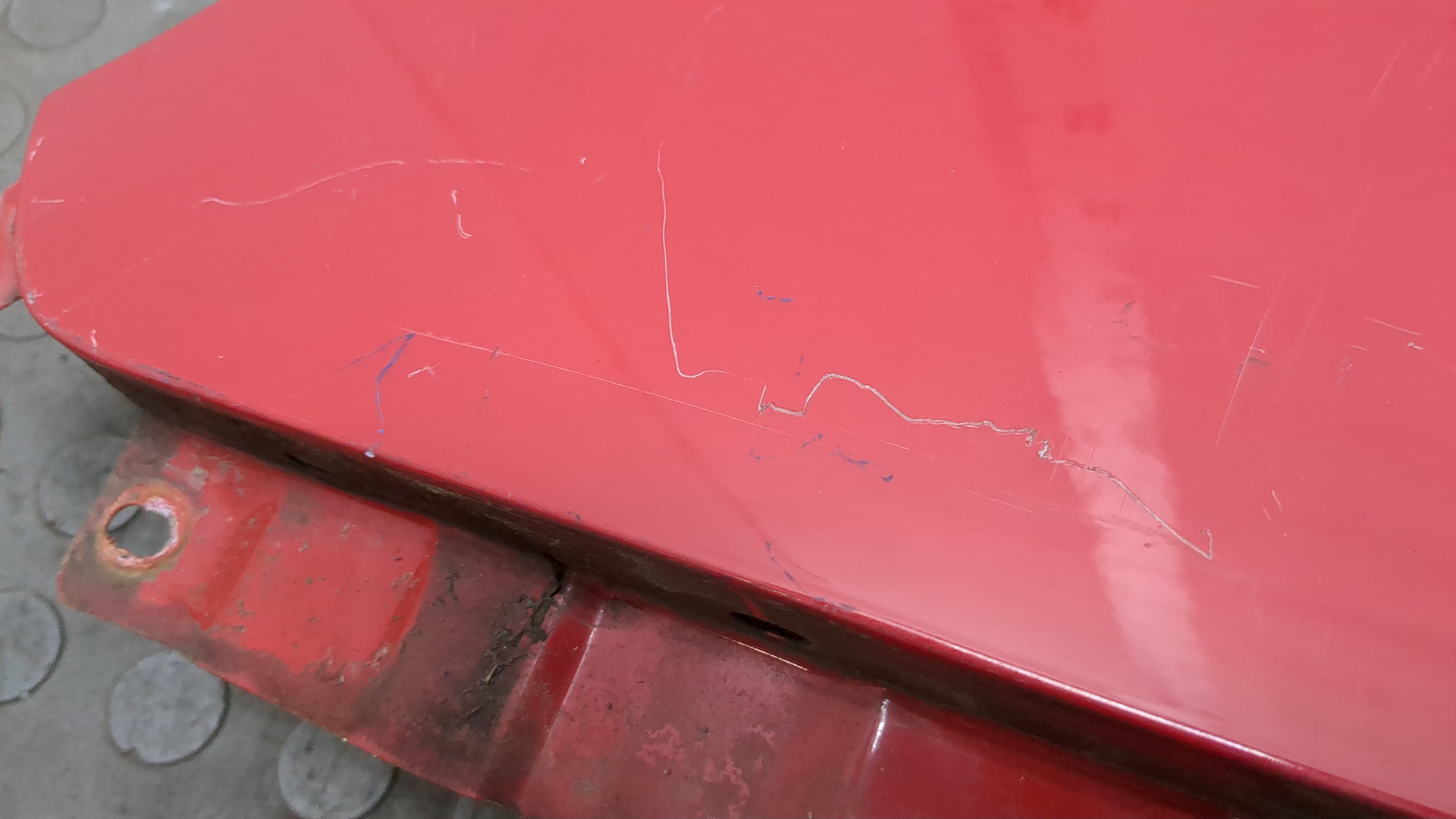 Крыло переднее левое