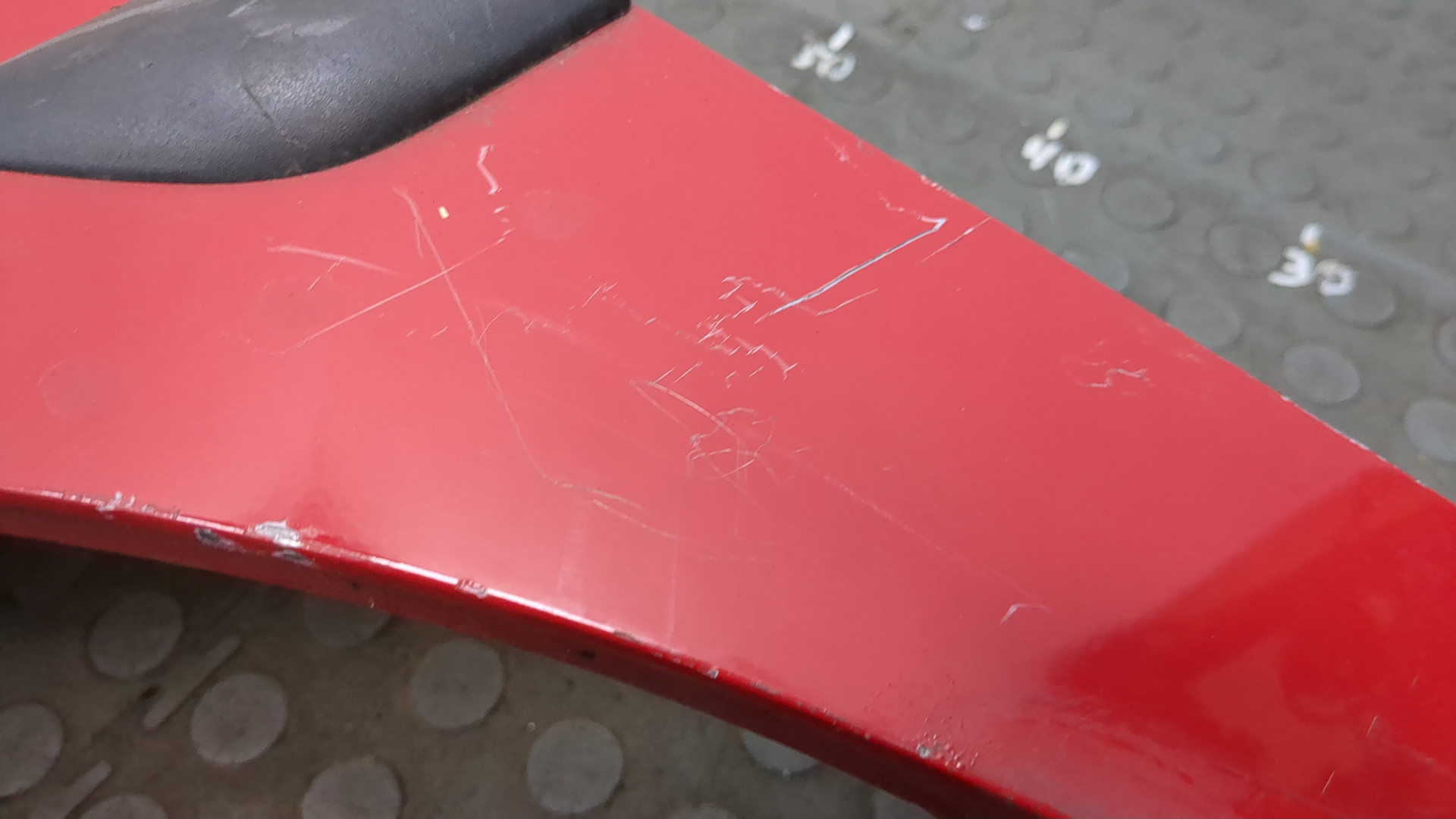 Крыло переднее левое