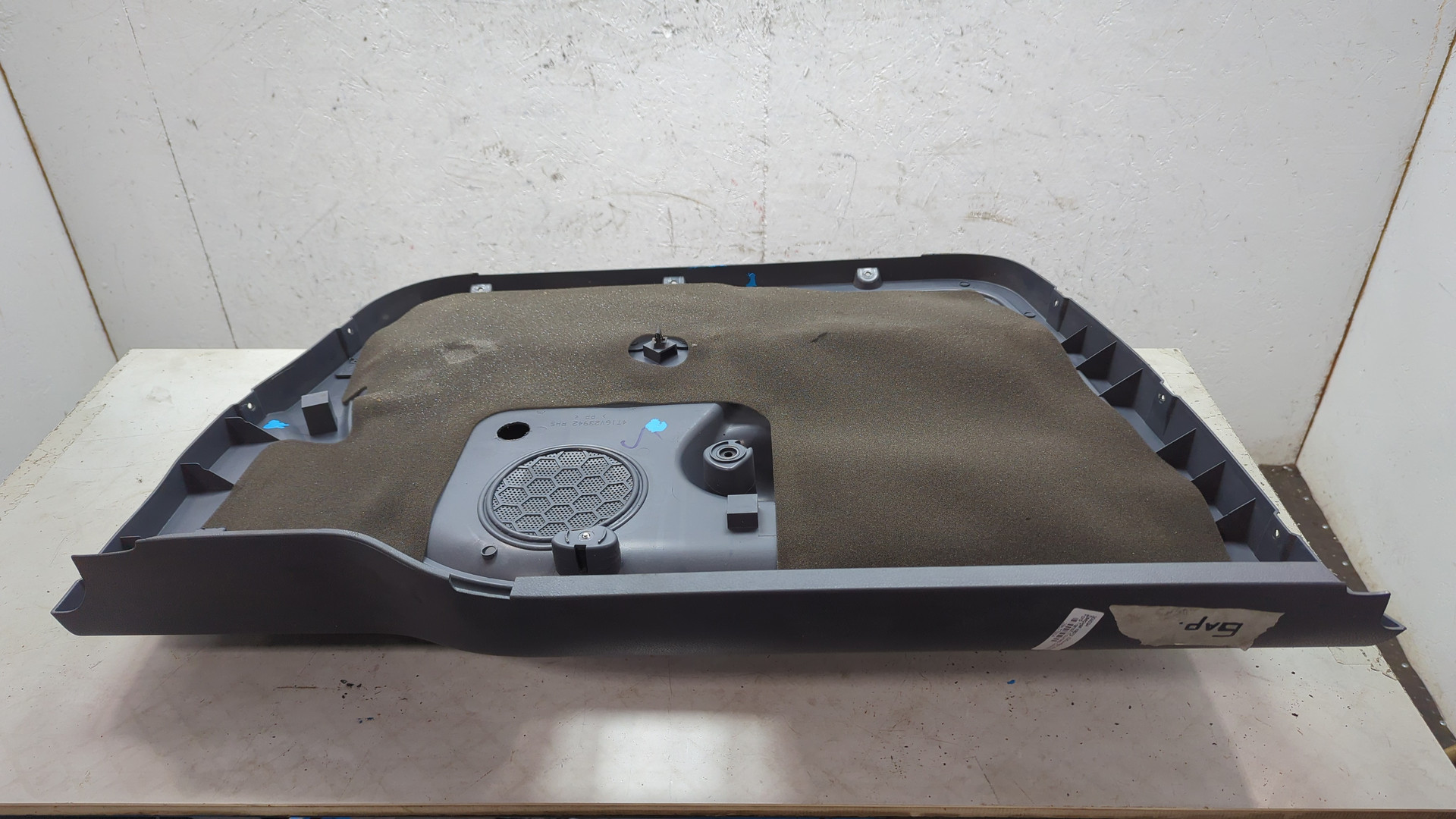 Обшивка двери передней правой