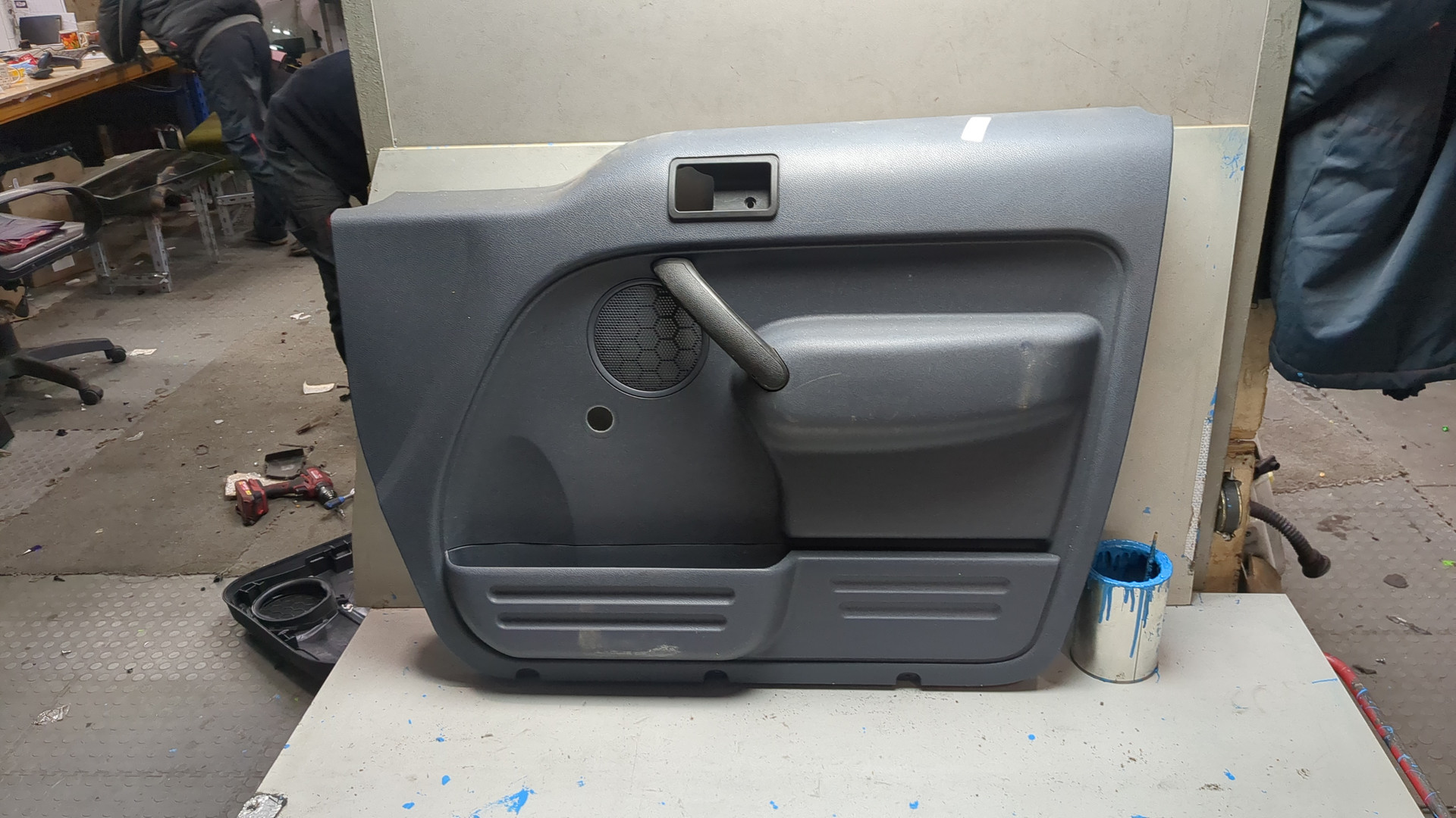 Обшивка двери передней правой