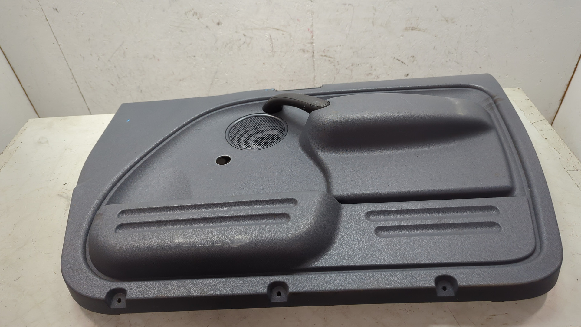 Обшивка двери передней правой