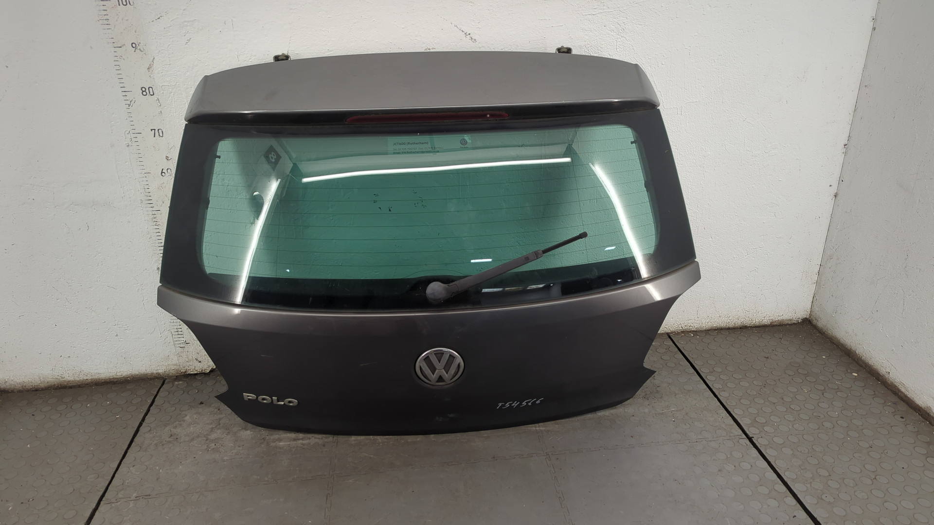 Дверь багажника