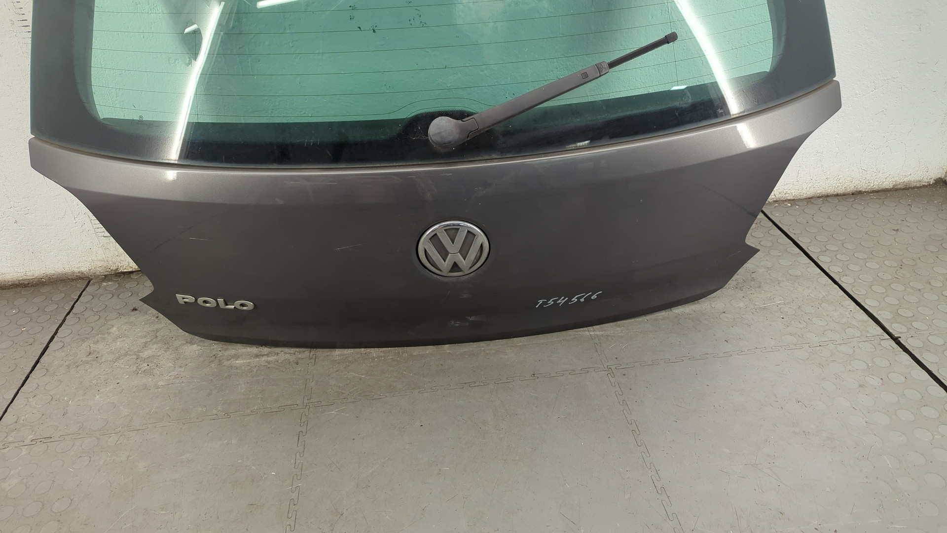 Дверь багажника