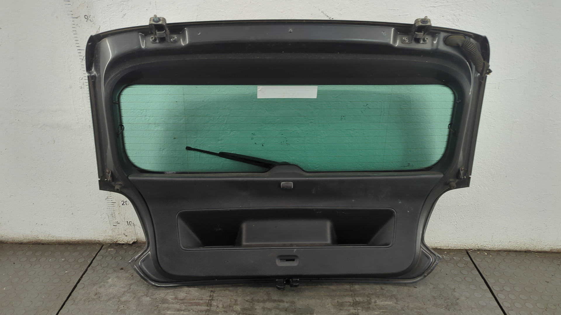 Дверь багажника