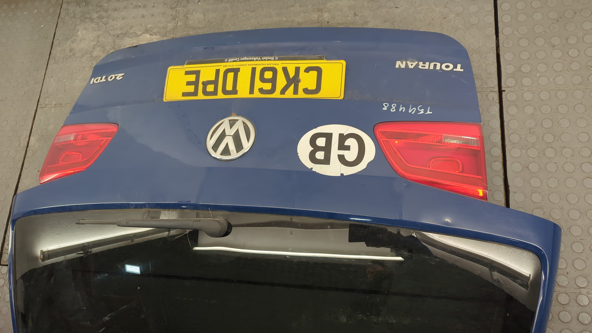 Дверь багажника