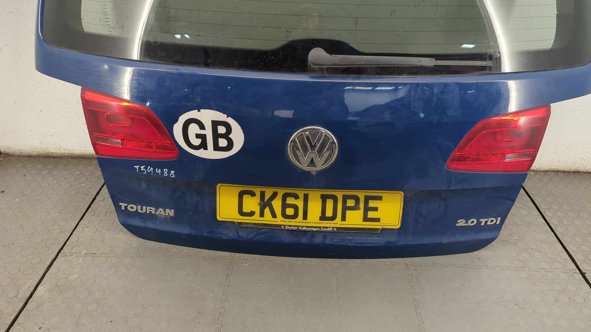 Дверь багажника