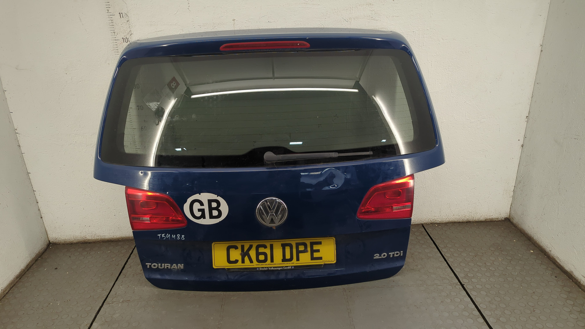 Дверь багажника