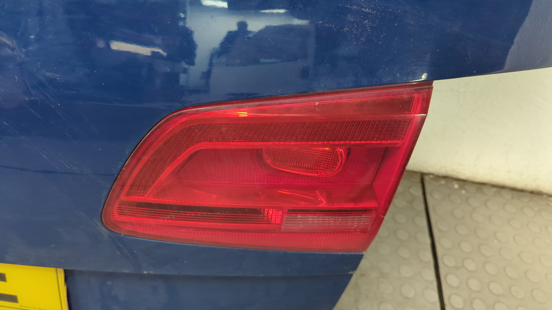 Дверь багажника