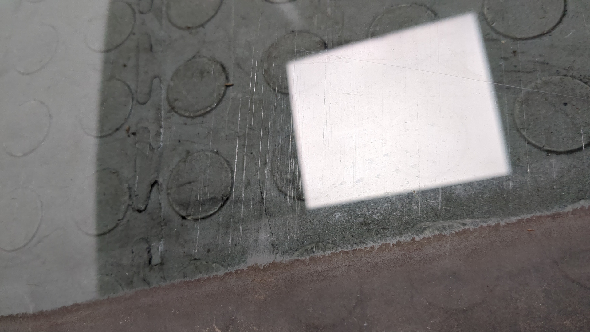 Стекло двери передней левой