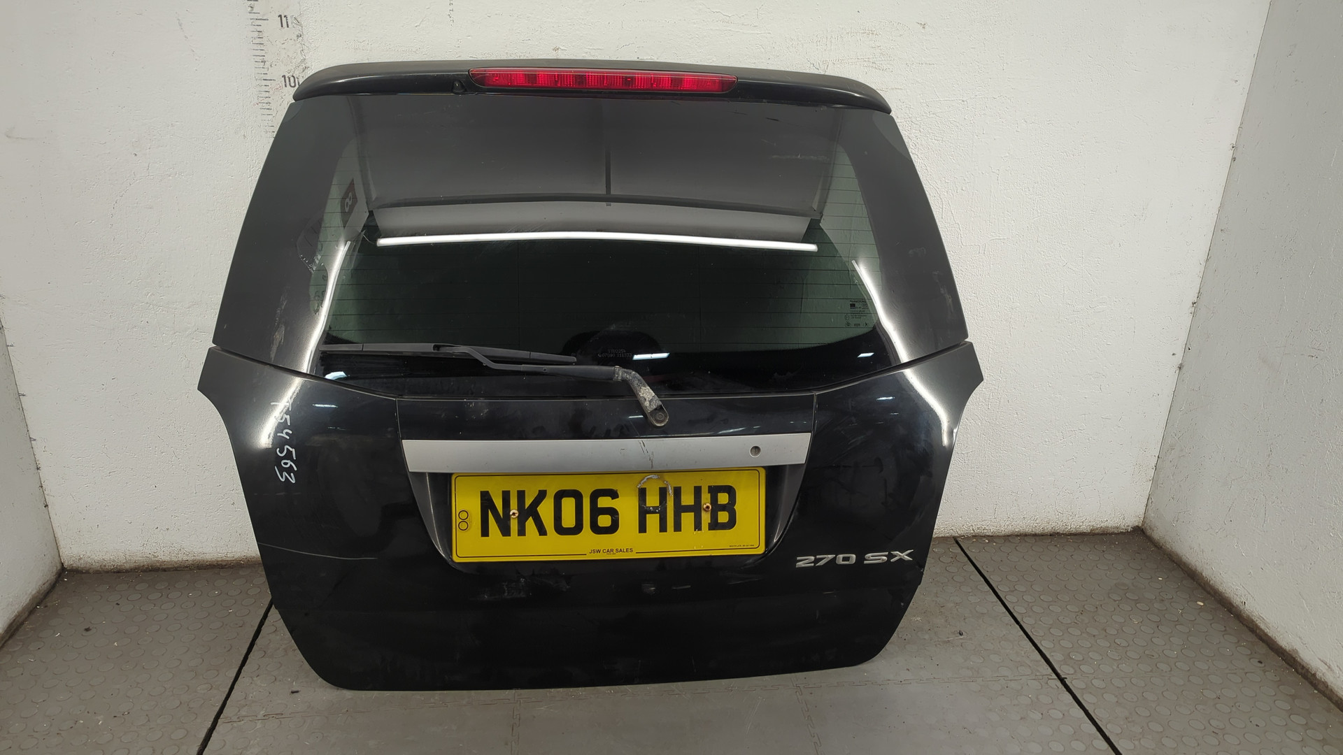 Дверь багажника