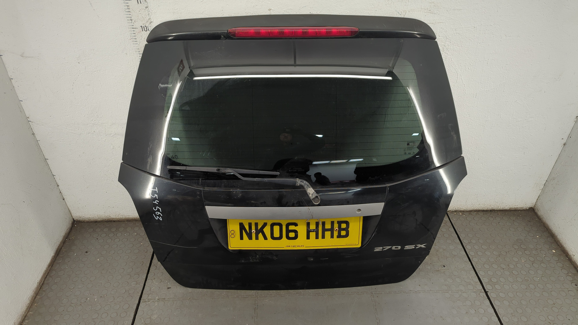 Дверь багажника