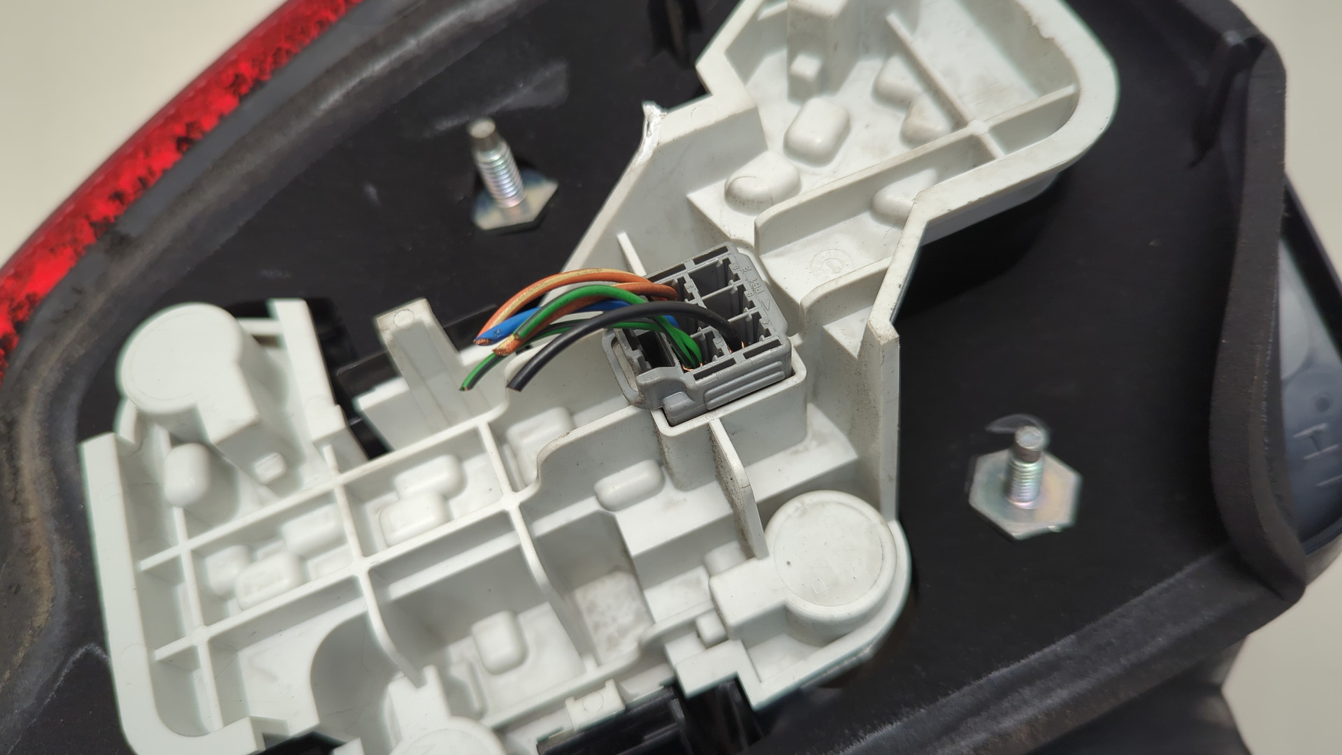 Фонарь задний левый