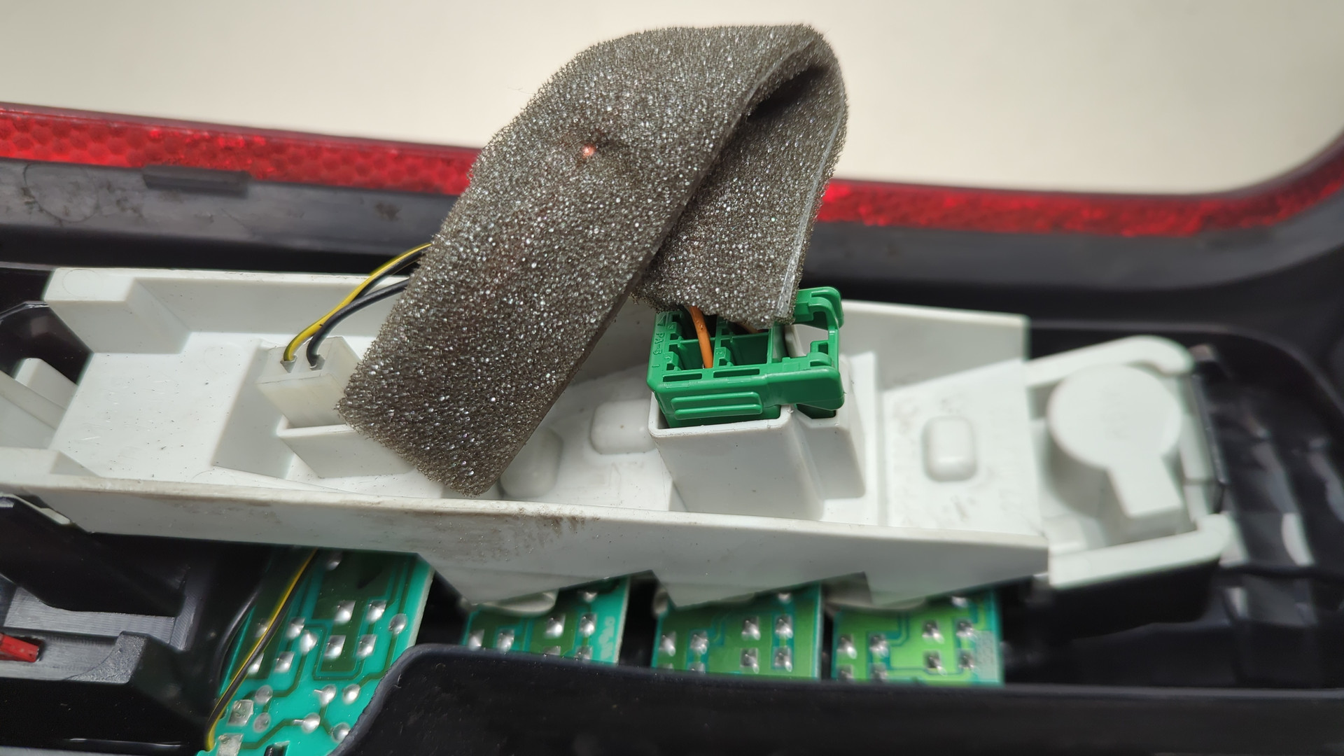 Фонарь задний левый