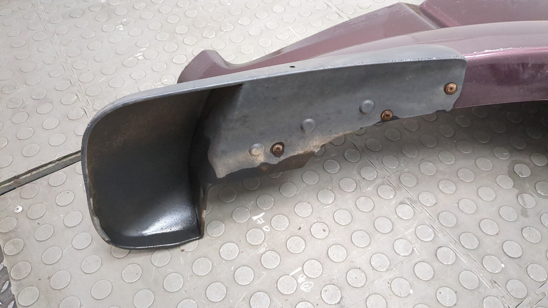 Крыло переднее правое