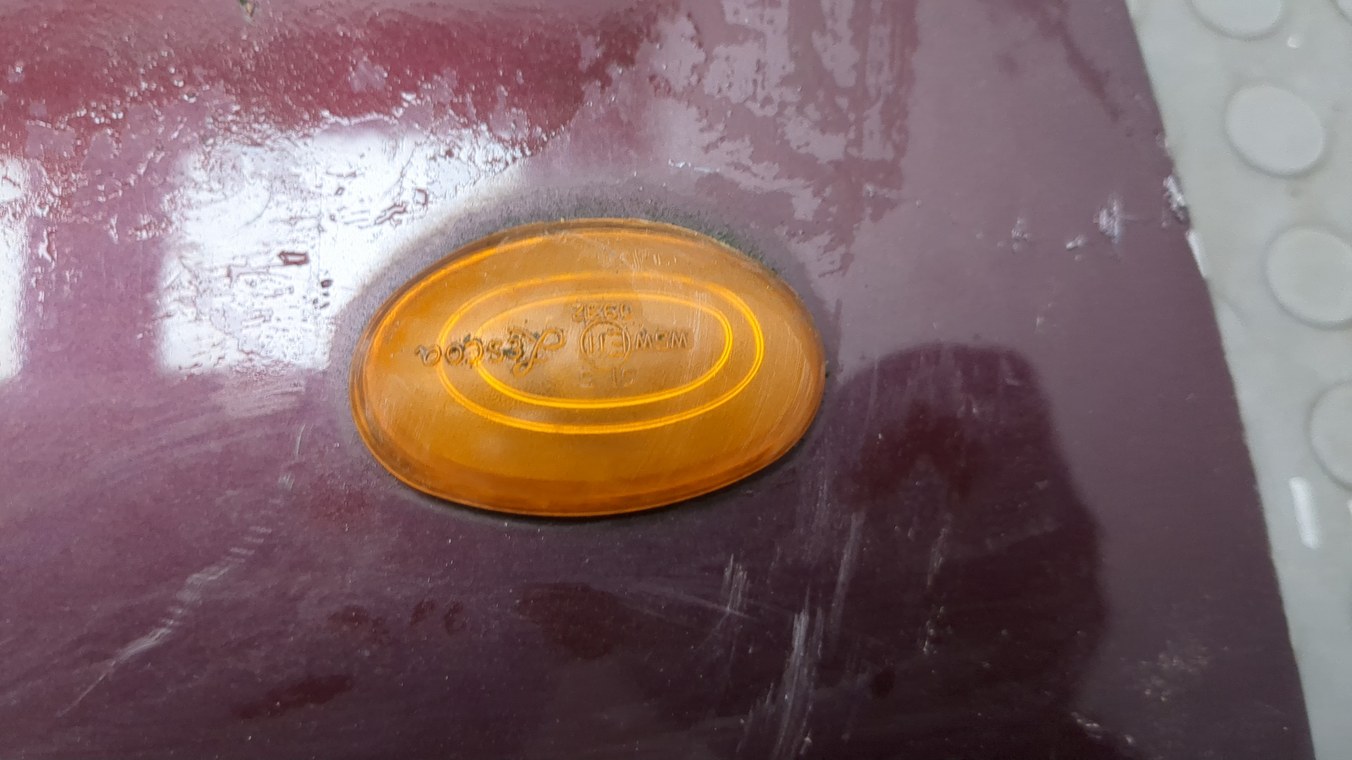 Крыло переднее правое