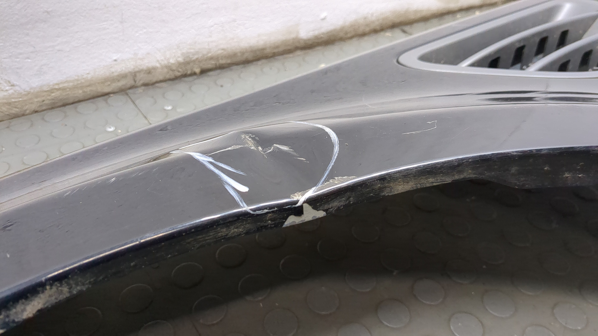 Крыло переднее левое