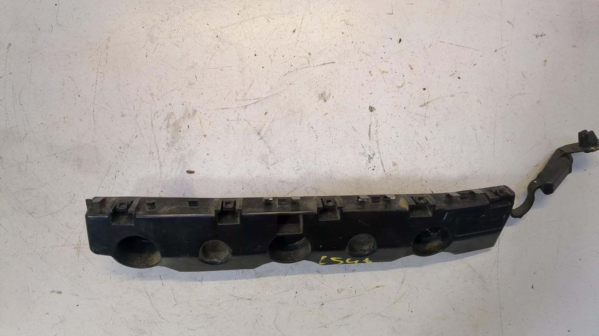 Кронштейн заднего бампера правый