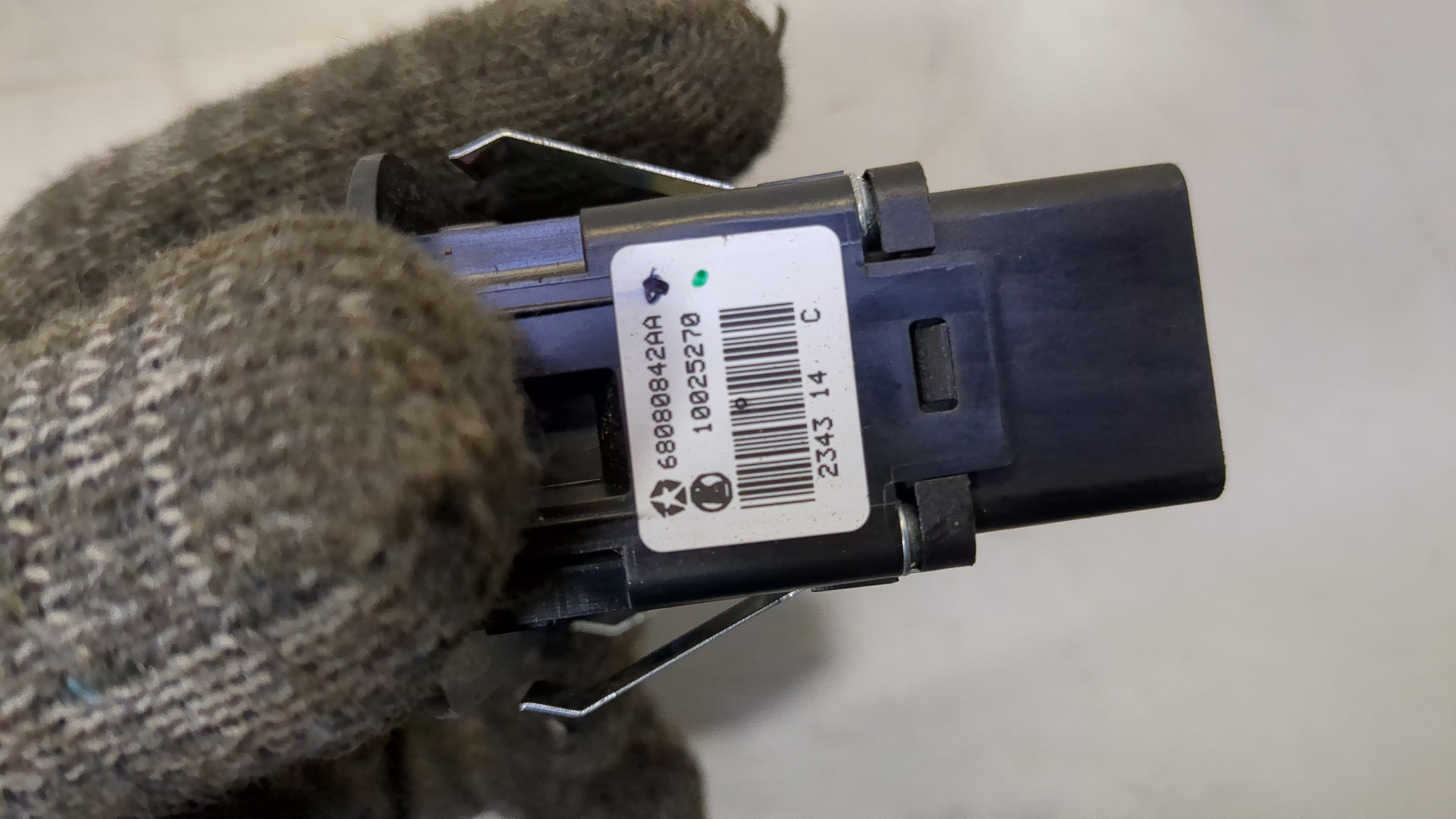 Кнопка стеклоподъемника