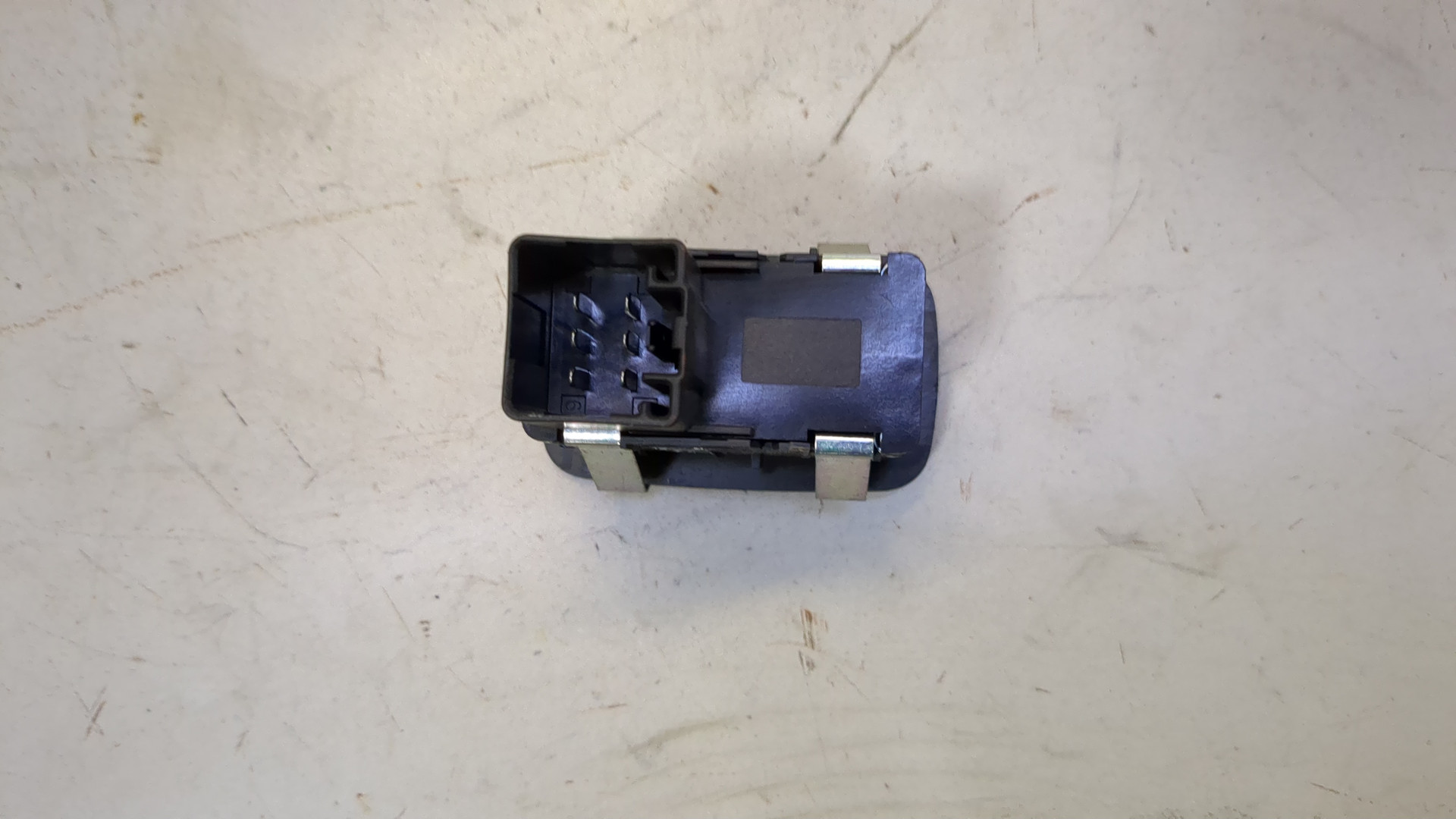 Кнопка стеклоподъемника