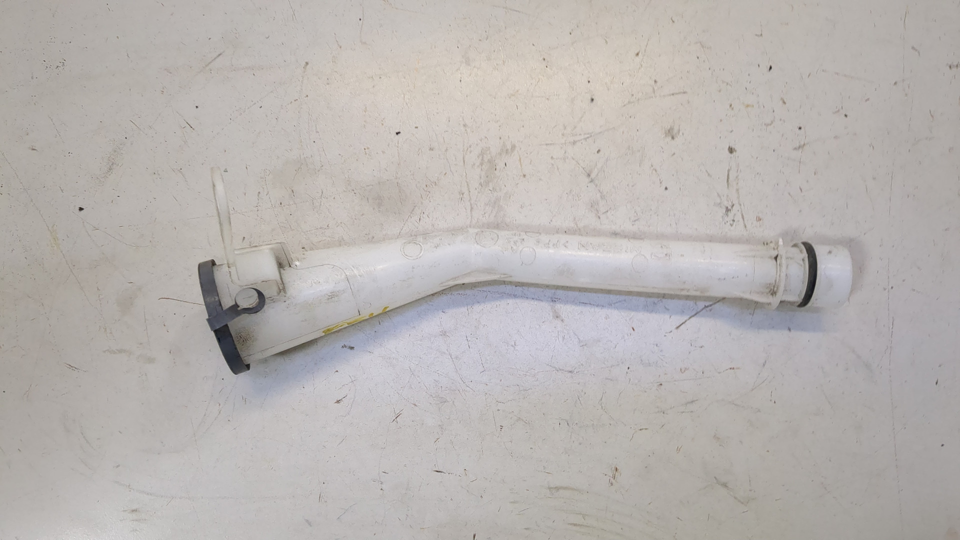 Горловина бачка омывателя