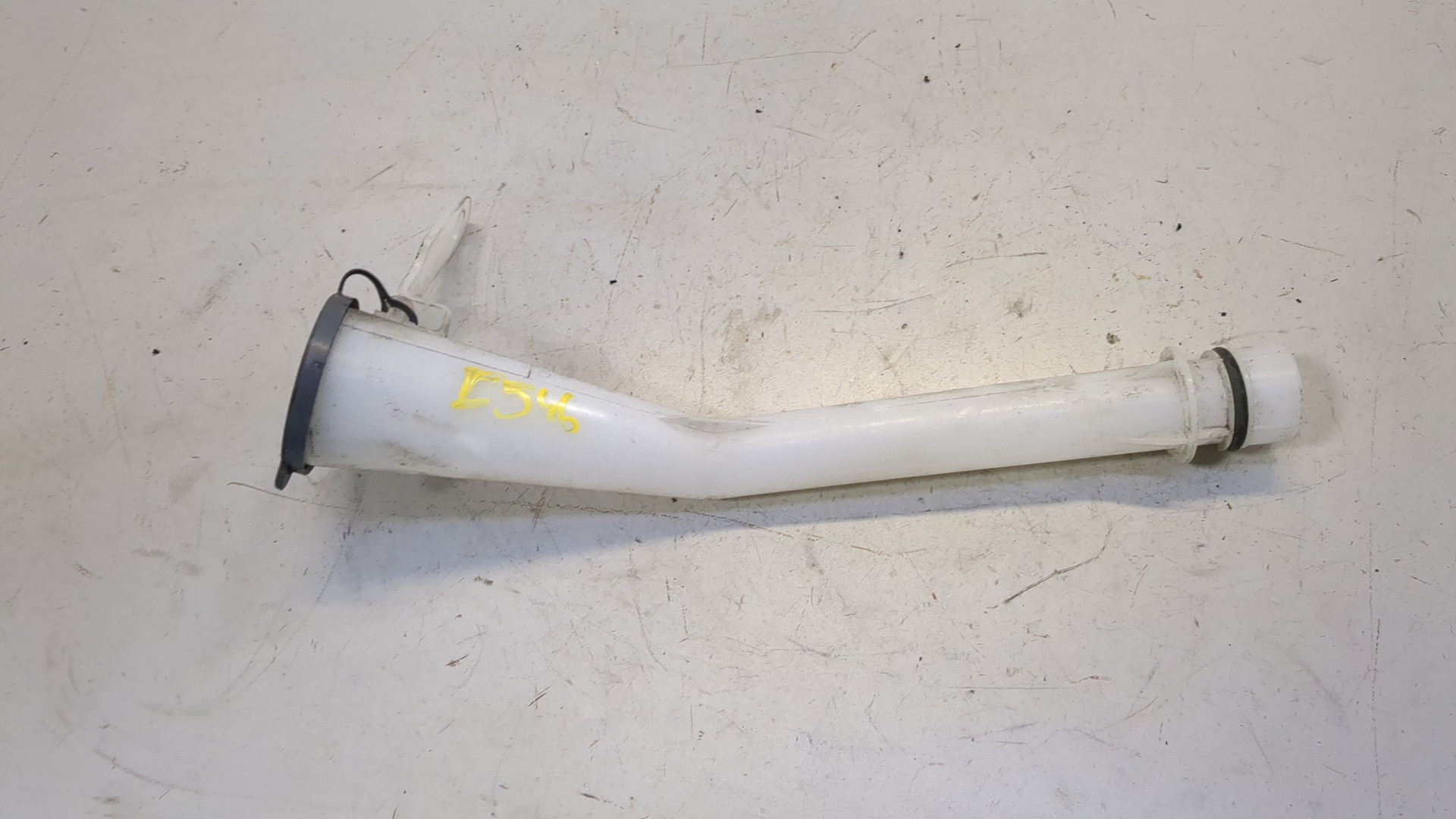 Горловина бачка омывателя