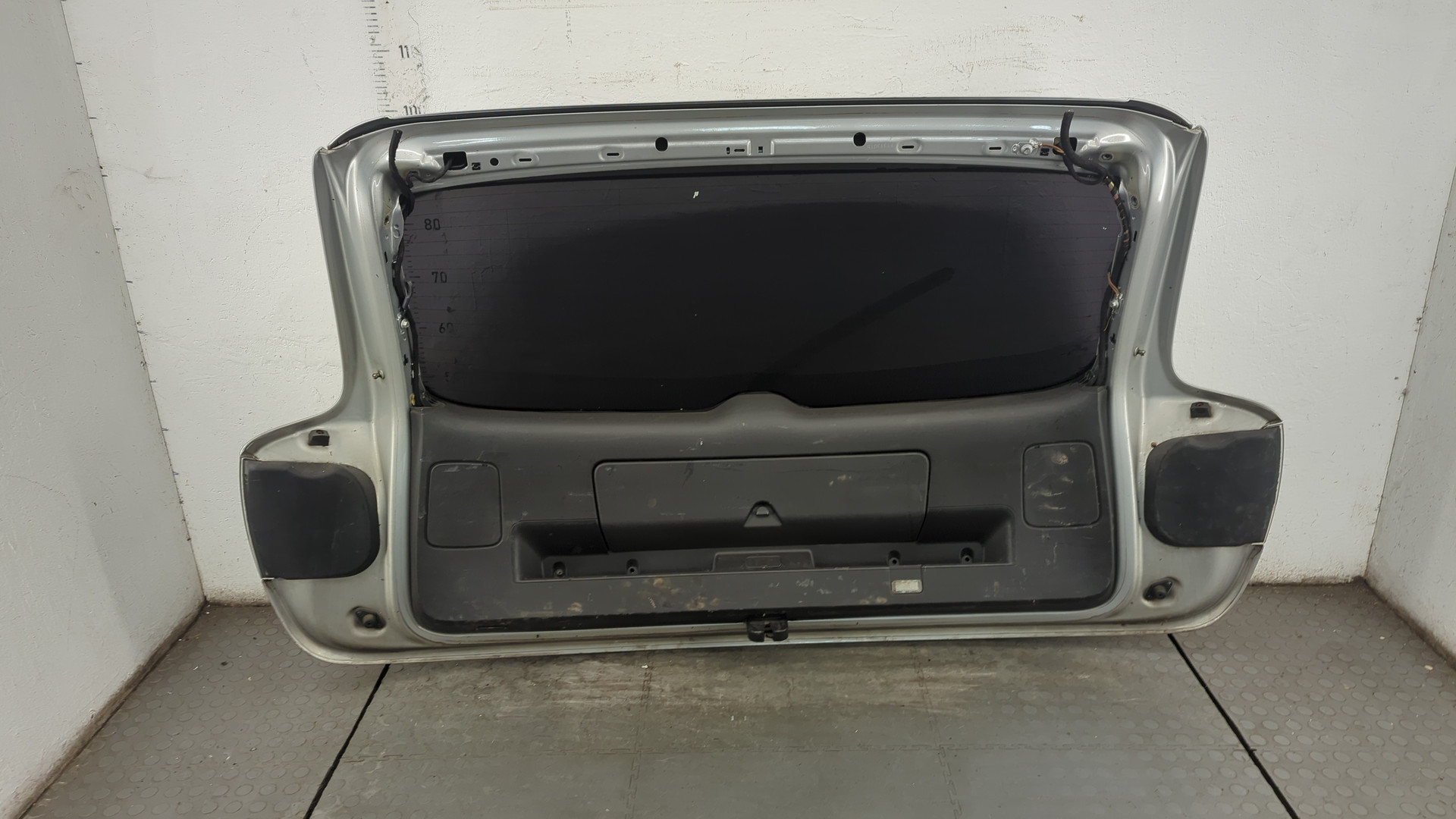 Дверь багажника