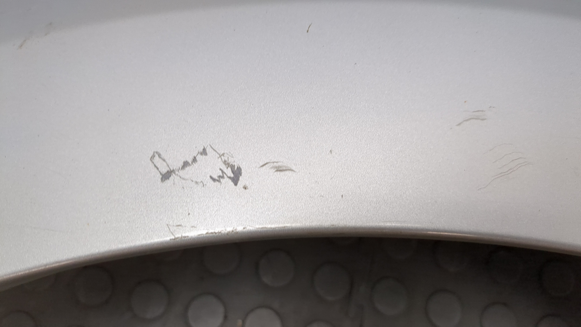 Крыло переднее правое